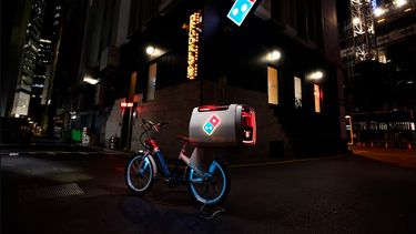 Nooit meer koude pizza met de elektrische fiets van Domino's