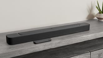 Bol.com is weer aan het stunten en doet een behoorlijk goede soundbar van JBL met wel 42% korting de deur uit.
