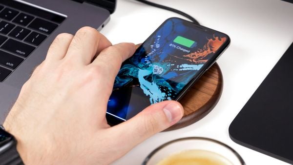 Je sloopt je iPhone of Android-toestel door het opladen (maar er is een oplossing)