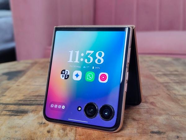 Een vouwtelefoon voor het eerst gebruiken is een nieuwe ervaring. De Motorola Razr 60 Ultra houdt die nieuwigheid echter erg lang leuk.