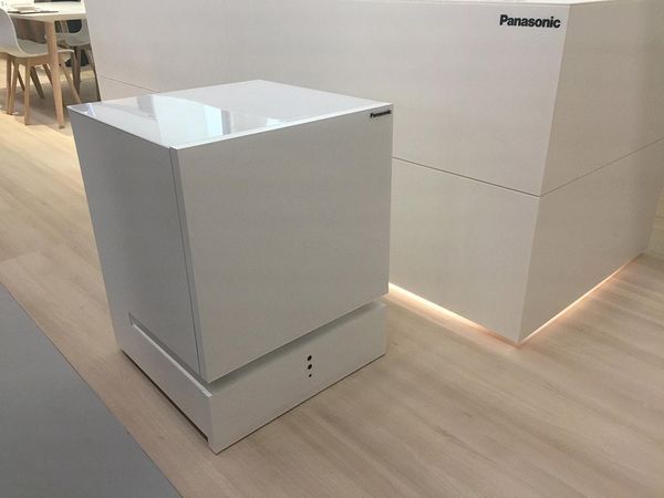 Panasonic zelfbewegende koelkast