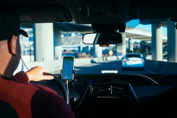 Uber heeft de op een na hoogste AVG-boete ooit gekregen. De taxi-app verwijderde geautomatiseerd accounts van chauffeurs, wat tegen de regels is.