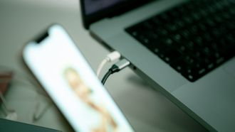 Deze kabel heeft iedereen in huis en sloopt stilletjes je smartphone
