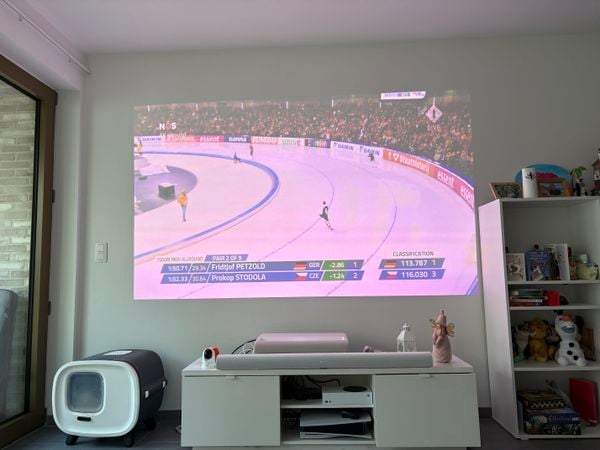 Samsung Premiere 9 maakt je smart-tv overbodig