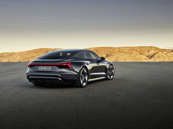 Audi E-tron GT Tesla concurent