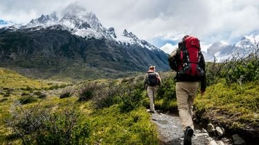 Wie veel wandelt gebruikt waarschijnlijk apps als AllTrails en Komoot. Met nieuwe functies gaat Strava nu directer de confrontatie aan met die apps.