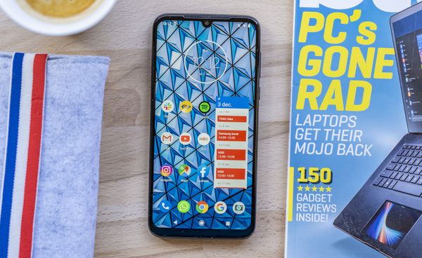 Motorola Moto G8 Plus review design