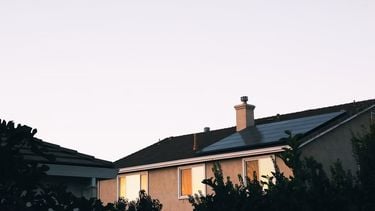 Transparante of zwarte zonnepanelen: welke zijn het beste?