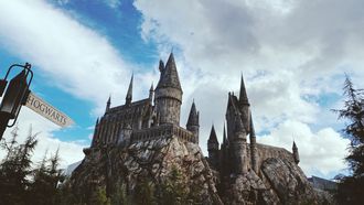 Hoe komt Harry Potter-school Hogwarts eigenlijk aan zijn naam?