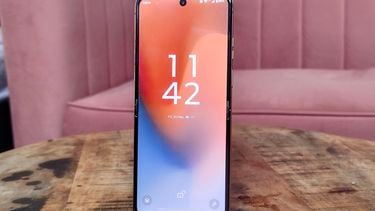 Een vouwtelefoon voor het eerst gebruiken is een nieuwe ervaring. De Motorola Razr 60 Ultra houdt die nieuwigheid echter erg lang leuk.