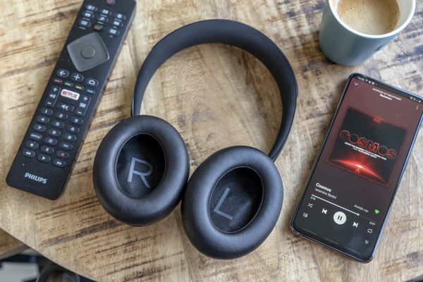 Bose Noise Cancelling Headphones 700 review design