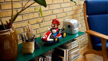 De Lego Mario Kart-set voor volwassenen is pas sinds een maandje beschikbaar, maar kan nu al voor een heerlijk lage prijs gekocht worden.