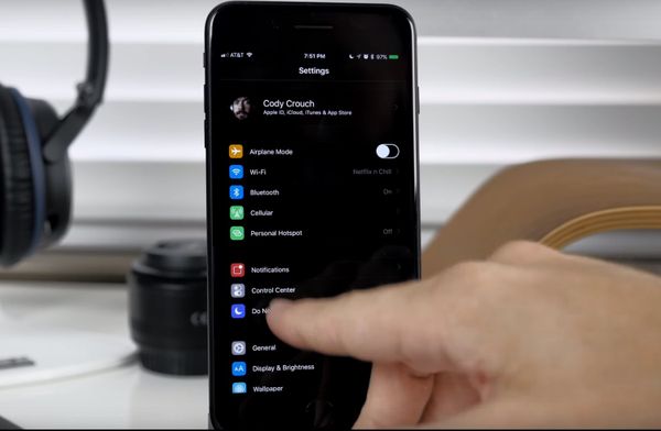 iOS en Android smartphone Dark Mode