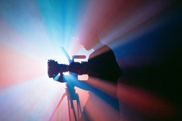 Acteerwerk gemaakt met kunstmatige intelligentie of scripts geschreven door AI komen niet meer in aanmerking voor een Oscar. Dat heeft de organisatie van de belangrijkste filmprijzen bekendgemaakt.