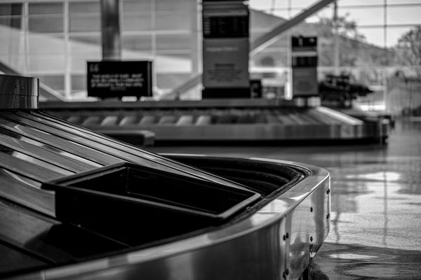 Een veiligheidsbak op de luchthaven