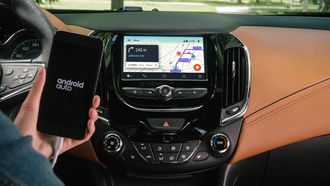 Android Auto gaat het straks mogelijk maken om FM-radio te beluisteren, maar zitten gebruikers daar wel op te wachten?