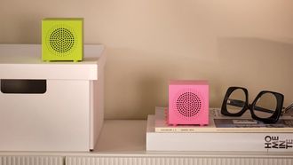 Ikea gaat door met de leuke aankondigingen op CES. Dit keer komen ze met een spotgoedkope speaker waar je er meerdere van wil halen.