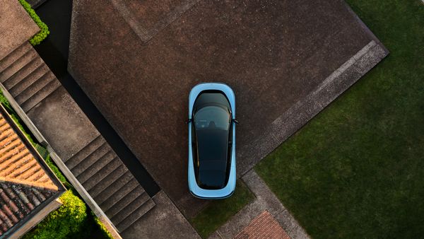 Ferrari's eerste elektrische auto voegt Apple en Samsung samen met uniek ontwerp