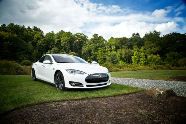 Je kunt binnenkort je Tesla openen met je Apple Watch.