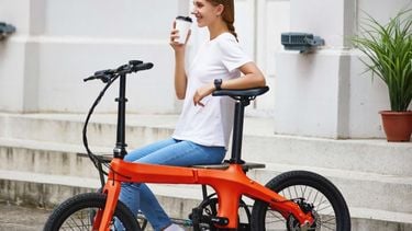 Scully lancering bodem Elektrische fiets van Carbon Fiber maatk indruk met laag prijskaartje