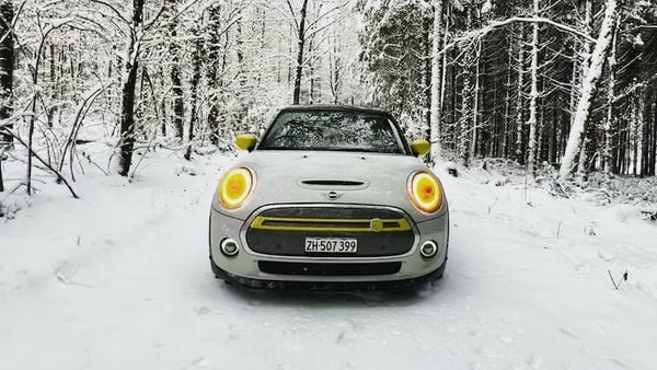 Mini elektrische auto sneeuw kou