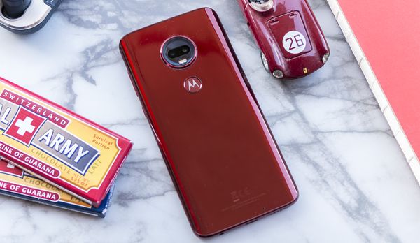 Motorola Moto G7 Plus review design