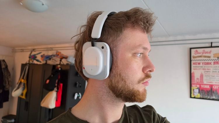 Je kunt met de Headphones (a) dus dagenlang flaneren op straat, al dan wel met iets meer plastic in bouw en geluid.