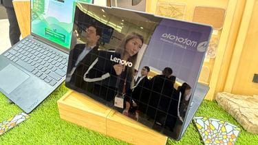 Lenovo showt bizarre laptop die je (bijna) niet hoeft op te laden