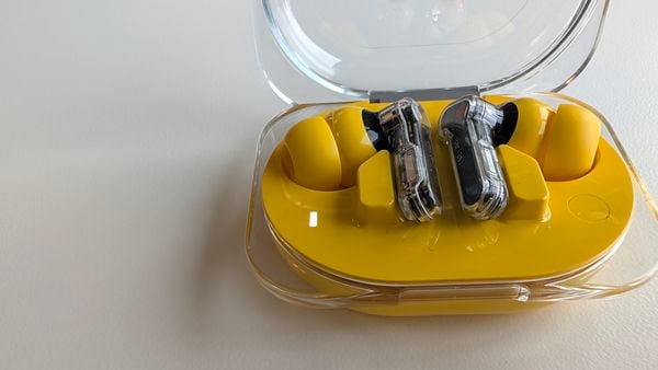 Nothing maakt twijfelachtige keuzes voor smartphones, maar voor audio zijn ze akelig goed bezig. Weten ze hunzelf opnieuw te bewijzen met de goedkopere Ear (3a)?