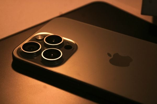 Het gaat goed met de verkoop van iPhones van Apple, terwijl juist andere smartphonemerken in het eerste kwartaal van dit jaar minder smartphones verkochten. Dit is hoe dat komt.