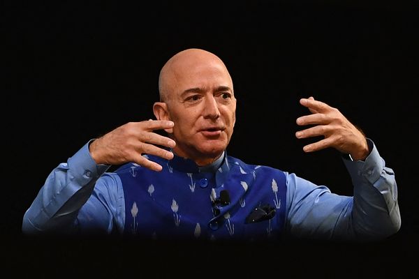 Elon Musk verliest titel rijkste man aan Jeff Bezos