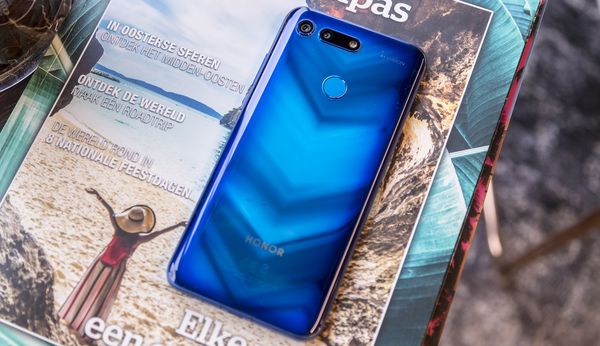 Honor View 20 review design