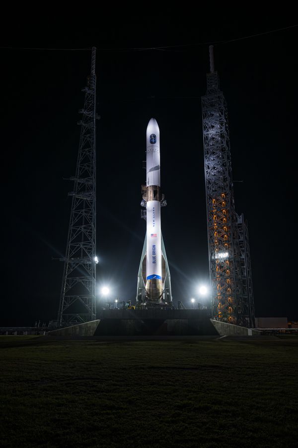 De New Glenn-raket die door Blue Origin zou worden gelanceerd vandaag, gaat op zijn vroegst morgen pas de lucht in. Het weer liet een lancering opnieuw niet toe.