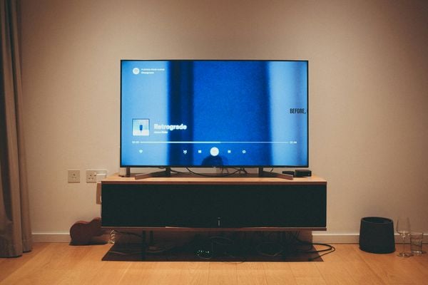 Waarom je je smart-tv absoluut niet aan de muur wil hangen