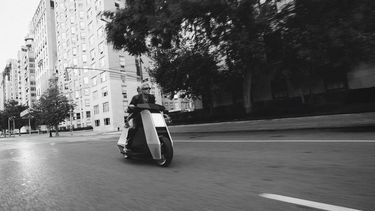 P1: elektrische scooter geïnspireerd op Tesla Cybertruck