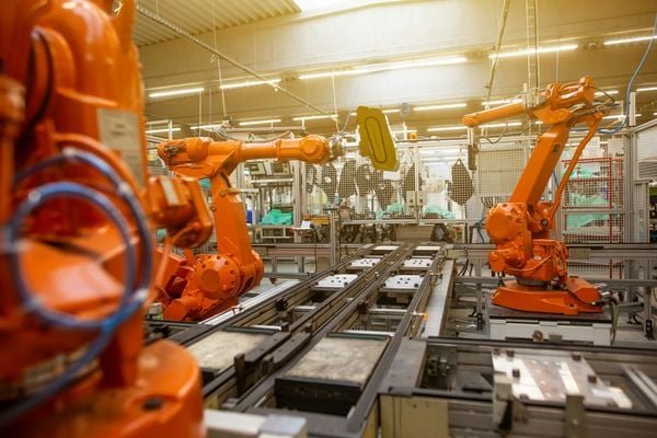 Veel experts vrezen dat de opkomst van kunstmatige intelligentie ons banen gaat kosten. Volgens Amazon-oprichter Jeff Bezos gaat AI juist voor het tegenovergestelde zorgen.