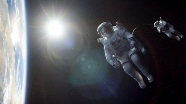 Vuilnis buiten zetten ruimte astronaut