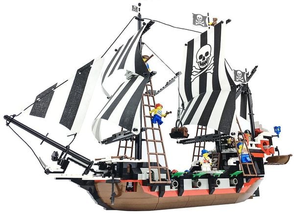 Deze boot is veel geld waard omdat dit een oude Lego-set is