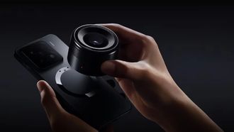 Tijdens het Mobile World Congress in Barcelona liet Xiaomi een bijzondere concept-telefoon zien. De Xiaomi Modular Optical System. Een smartphone met een afneembare lens. Dit moet fotografie op je telefoon naar een hoger niveau tillen. Zou jij hem halen?
