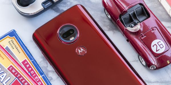Motorola Moto G7 Plus review design