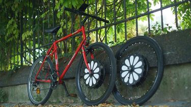 blad Traditioneel voorjaar Frans elektrisch voorwiel maakt elektrische fiets van iedere stadsfiets