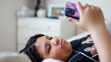 's Werelds eerste verbod voor kinderen onder de zestien om sociale media te gebruiken werkt niet. Australië gaat daarom de bedrijven achter de platforms harder straffen.