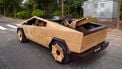 Elektrische auto van hout: deze Tesla Cybertruck is een monsterhit op het web