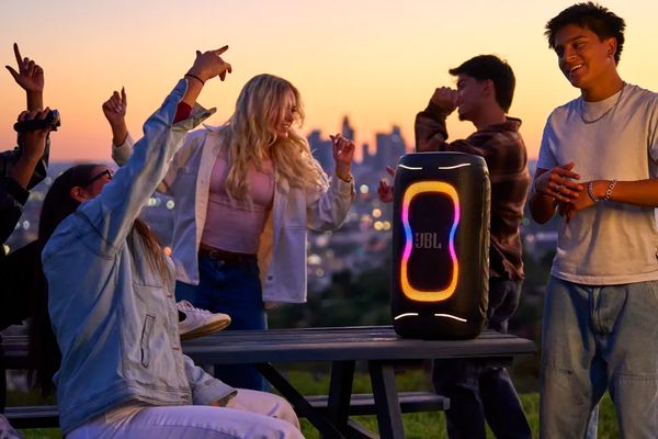 JBL heeft middels een persbericht een aantal nieuwe producten uit de doeken gedaan, waaronder een compleet nieuw idee: een microfoon.